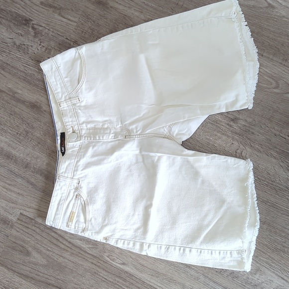 Lee Jeans off-white Bermuda length shorts size 10 - Picture 1 of 7